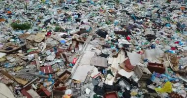 Okyanustan getirilen çöpler, bir çöp platformu. Çevre kirliliği kavramı