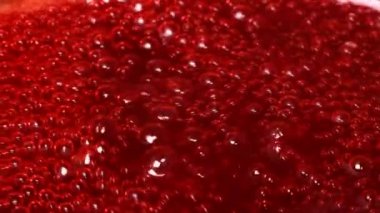 Volkanın sıcak lavı, makro video. Volkanik patlama