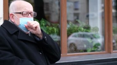 Yaşlı bir dede yeni Omicron virüsü yüzünden hasta.. 