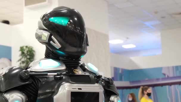 Ausstellung moderner Roboter in der Welt der neuen Produkte. — Stockvideo