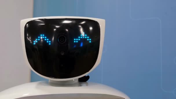 The robot demonstrates facial expressions, modern robotic. Robot face close up — Stock Video