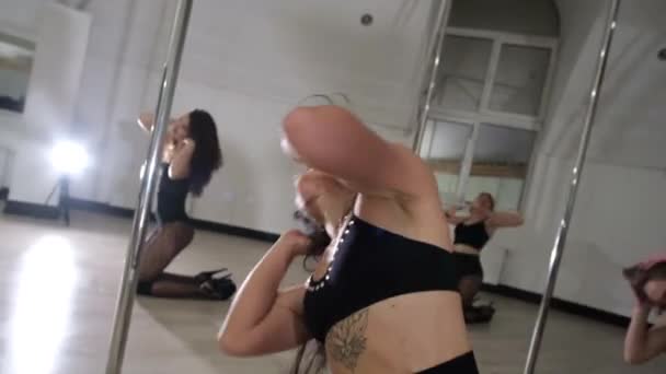 Sexy dance of beautiful brunette girls, beautiful women dancing sitting on the floor — стоковое видео