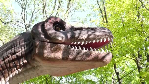 Parque de dinossauros jurássico, museu de dinossauros ao ar livre. — Vídeo de Stock