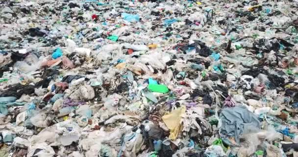 Environmental disaster in the United States, plastic waste has nowhere to go. Large landfill — Stock Video