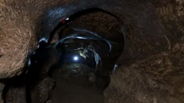 Doğal taş madenciliği. Yeraltı endüstrisinin tünelleri. 