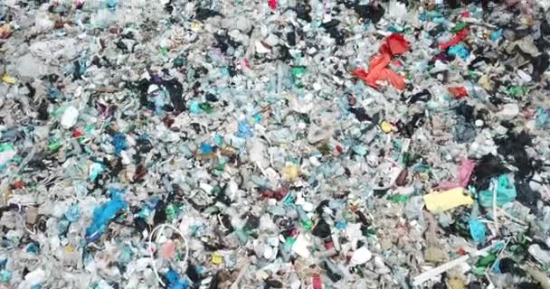 Verschmutzte Ozeane mit Plastikmüll, das Konzept der Umweltverschmutzung — Stockvideo