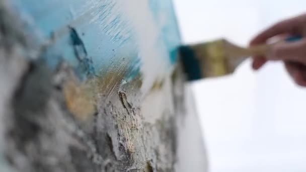 Close-up de pintura de artista quadro, cria arte moderna abstrata — Vídeo de Stock