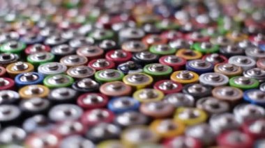 AA şarj edilebilir pilleri taşımaktan arkaplan. Birçok kullanılan alkali piller