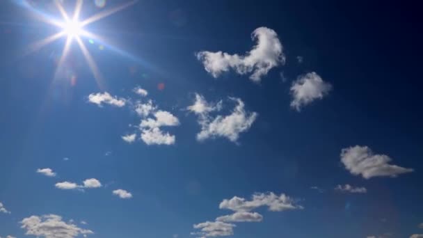 Fluffy gray clouds time lapse sky. slow motion clouds, timelapse character frames — Vídeo de Stock