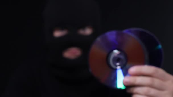 Highly dangerous hacker. A man with a masked face speaks into the camera. — Stock Video