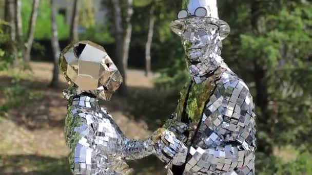 Couple miroir à une fête. Costumes de carnaval avec miroir — Video