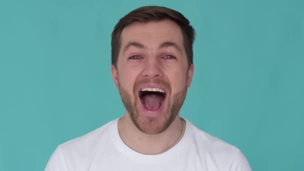 Close up of a man shouting into the camera lens with his mouth wide open — Wideo stockowe