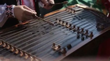 Zilli oyun, müzik aleti zilleri