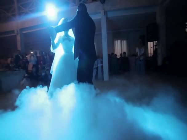 Happy bride and stylish groom dancing at wedding reception. gorgeous wedding couple performing their first dance in restaurant. newlyweds, happy emotional moment. space for text — Vídeo de Stock