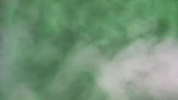 White Billowing Smoke com Dispersão. Canal Alfa. O vapor branco ou a fumaça lentamente se dissolve gradualmente. Excelente para simular tubos de fumar. — Vídeo de Stock