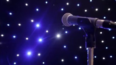 mikrofon yakın çekim sahne alanı'nda akşam