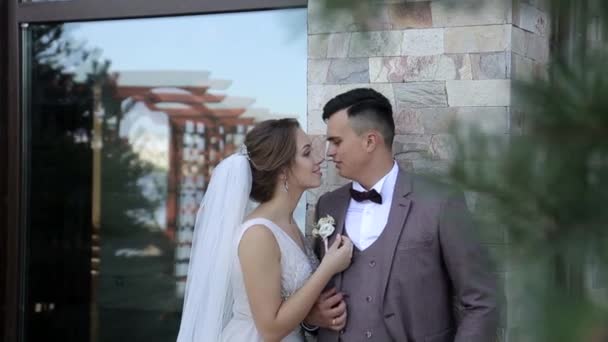 Cheerful newlywed couple having fun on a scooter, they are making selfies with a smartphone before to leave for their honeymoon — Vídeo de Stock