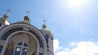 Zarvanytsia Ruhani Merkezi, Marian tatil merkezidir. Ukrayna Katolik Kilisesi.