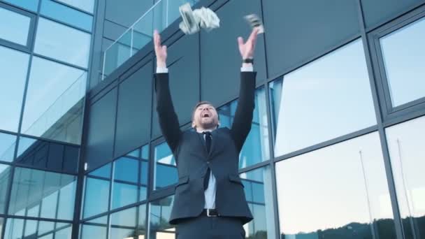 Chuva Dinheiro Vitória Riqueza Feliz Sorridente Homem Negócios Caucasiano Espalhando — Vídeo de Stock