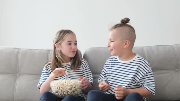 Brother Sister Eat Popcorn Sitting Couch Throw Away Catch Mouths — Stock Video