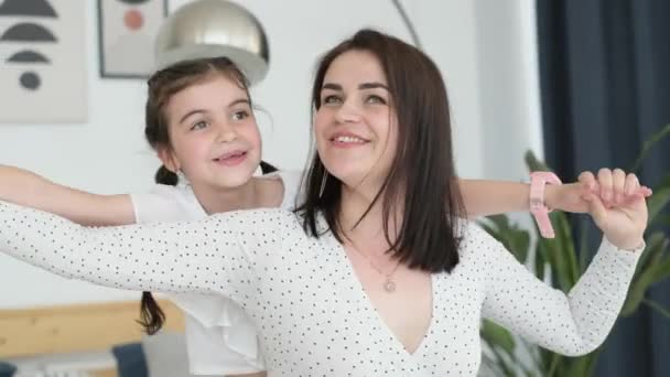 Niño Feliz Que Ama Una Madre Joven Pasan Tiempo Juntos — Vídeos de Stock