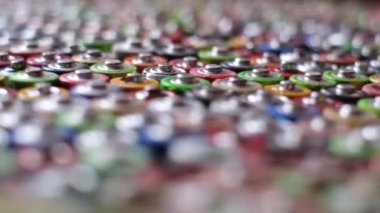 Seçici odak, üst görünüm arka plan dokusu elektrik pilleri ve akümülatörler AAA birbirine yakın paketlenmiş