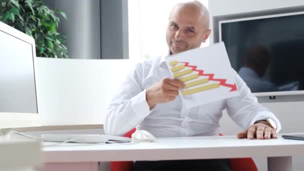 Ofiste Oturan Avrupalı Bir Simsarın Portresi Ofiste Çalışan Bir Adamı — Stok video