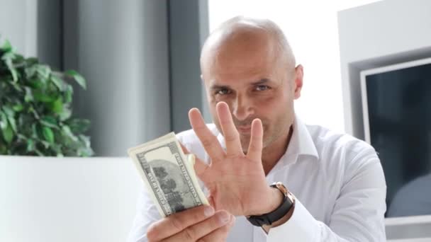 Jovem Empresário Sucesso Segurando Pacote Dólares Suas Mãos Conceito Negócio — Vídeo de Stock