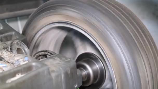 Servicio Balanceo Neumáticos Instalador Neumáticos Pone Neumático Disco Los Coches — Vídeo de stock