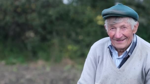 Portrait Smiling Old Village Worker Tired Man Happy Senior Farmer — ストック動画