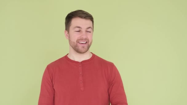 American Guy Points His Finger Empty Space Copy Isolated Background — Video Stock