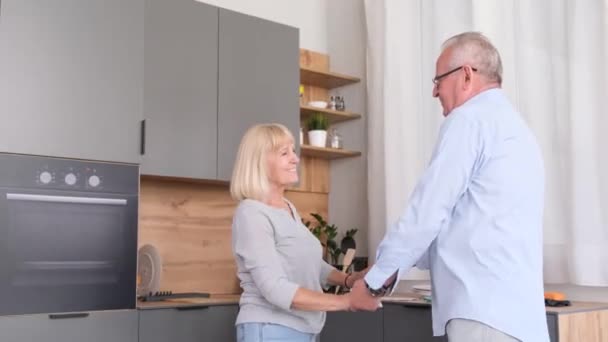 Happy Senior Couple Dancing Home Kitchen Laughing Hugging Beautiful Romantic — Wideo stockowe