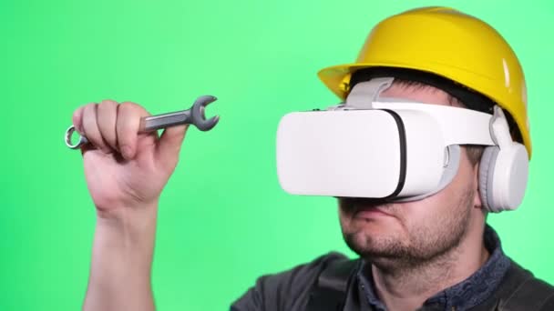 Engineer Virtual Reality Goggles Portrait Worker Chromakey Background Maintenance Repair — Stock Video