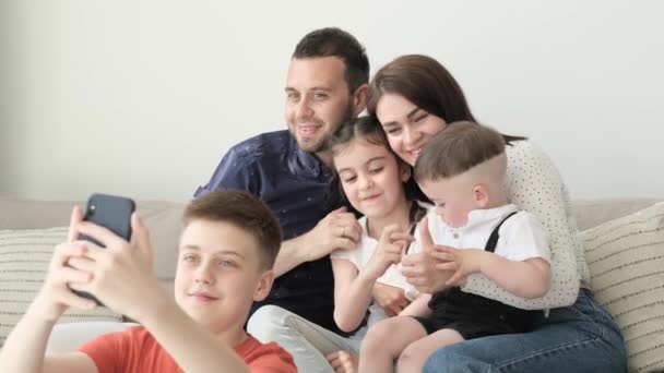 Happy Smiling Family Sitting Sofa Living Room Son Teenage Boy — Αρχείο Βίντεο