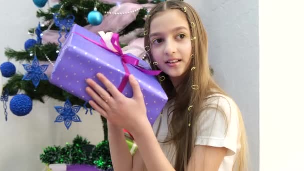Muslim Child Holding Birthday Present She Amazed Beautiful Gift Concept — 비디오