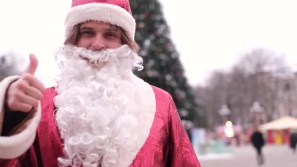 Surprised Santa Claus Shows Sign White Beard Thumb Look Winter — Vídeos de Stock