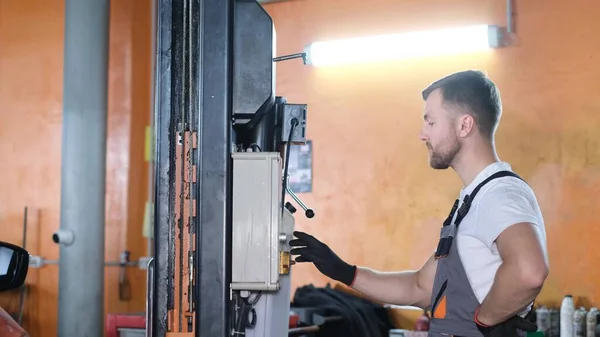 Serviço Carro Reparo Manutenção Carros Novos Mecânico Carro Europeu Oficina — Fotografia de Stock