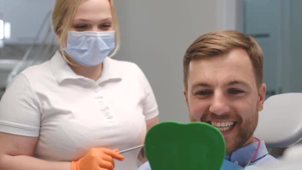 Satisfied Client Snow White Smile Looks Dental Mirror Result Dental — ストック動画