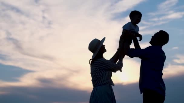 Child Arms Parents Jumps Dad Mom Happy Family Walking Sunset — Stock videók