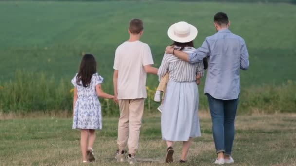 Large Family Three Children Walking Field Green Grass Bright Day — Stockvideo