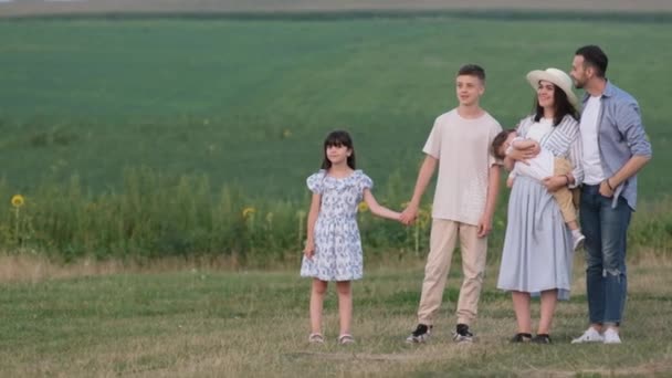 Portrait Large Family Standing Field Green Grass Looking Somewhere Spring — Wideo stockowe