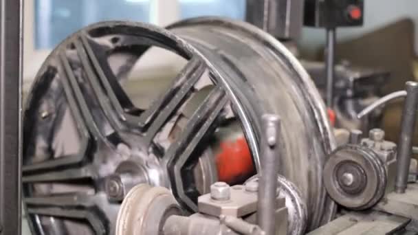 Auto Mechanic Aligns Car Rims Tire Fitting Tire Machine Rolling — Stock Video