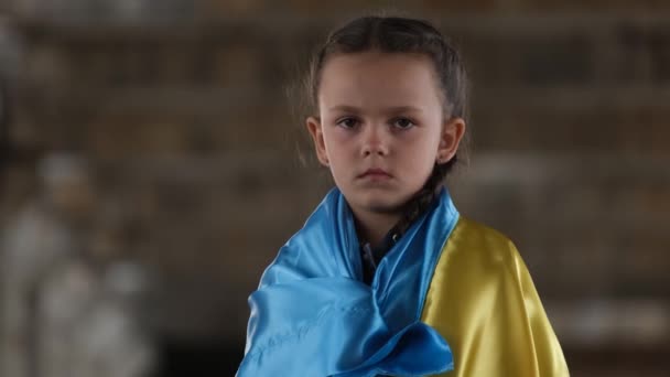 Gestohlene Kindheit Stoppt Russland Ein Trauriges Einsames Mädchen Mit Einem — Stockvideo