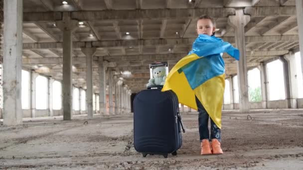 도둑맞은 러시아를 막아라 집안의 가운데는 가방을 인형을 외로운 소녀가서 우크라이나 — 비디오