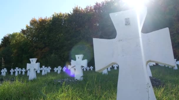 Zolochiv Ukrajina Července 2022 Hřbitov Bílými Kříži Pro Vojáky Druhé — Stock video