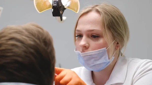 Young Blonde Dentist Treats Teeth Young Guy Modern Painless Dental —  Fotos de Stock