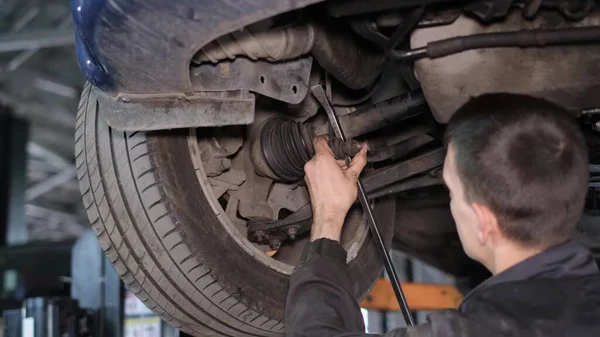 Man Car Mechanic Tools Inspects Cars Running System Worker Uniform — Stock Photo, Image