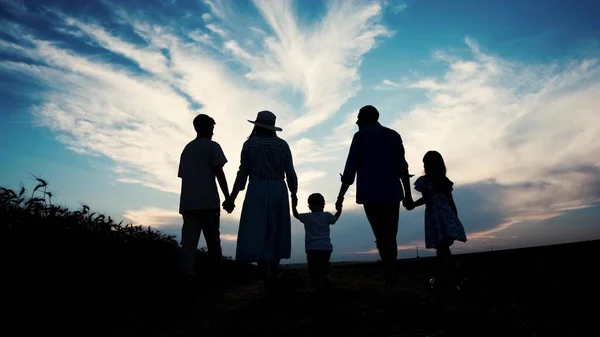 Happy Family Five Walking Together Fresh Air Holding Hands Watching Royaltyfrie stock-billeder