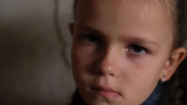 Retrato Niño Ucraniano Llorando Sótano Durante Bombardeo Ciudad Guerra Ucrania Imagen De Stock