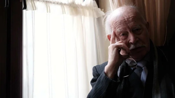 Portrait Lonely Old Elderly Grandfather Who Has Headache Needs Help — Stok fotoğraf
